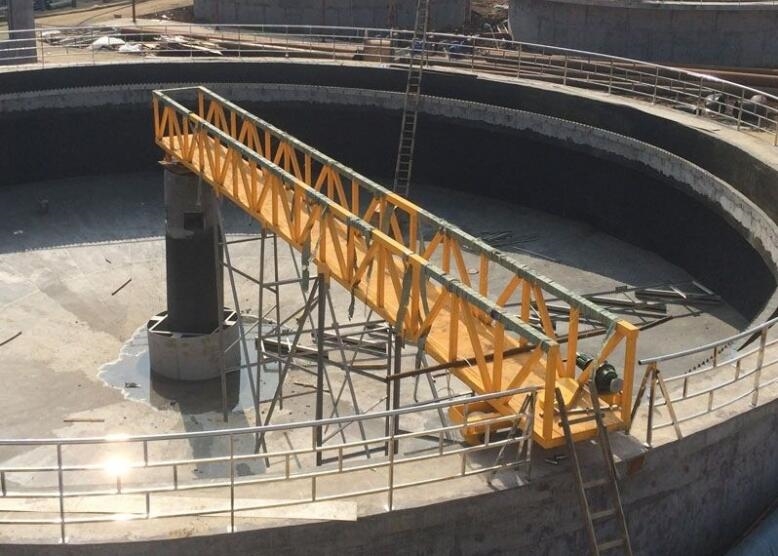 中心传动刮泥机